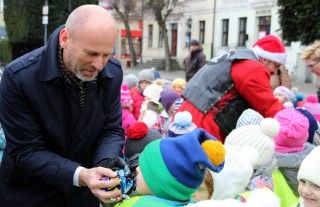 Mikołaj na Placu Wolności, odpalenie lampek na choince - 4.12.2015