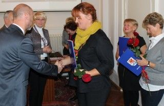 Nagrody burmistrza dla laureatów konkursu "Najlepiej zagospodarowany teren zielony" - 2013