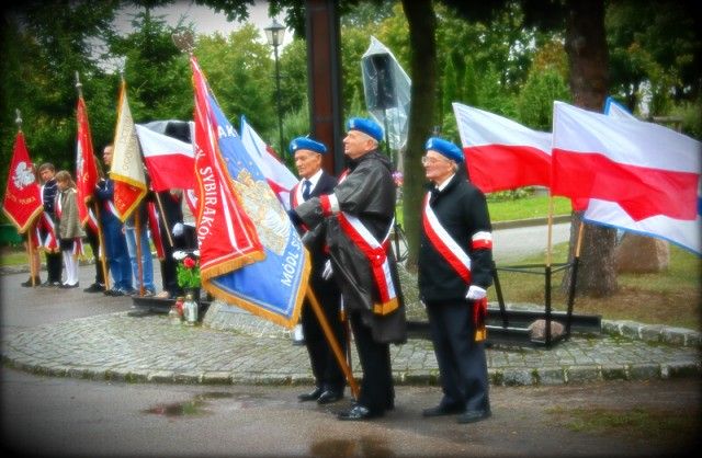 Zobacz: Obchody 74. rocznicy agresji ZSRR na Polskę oraz Dnia Sybiraka