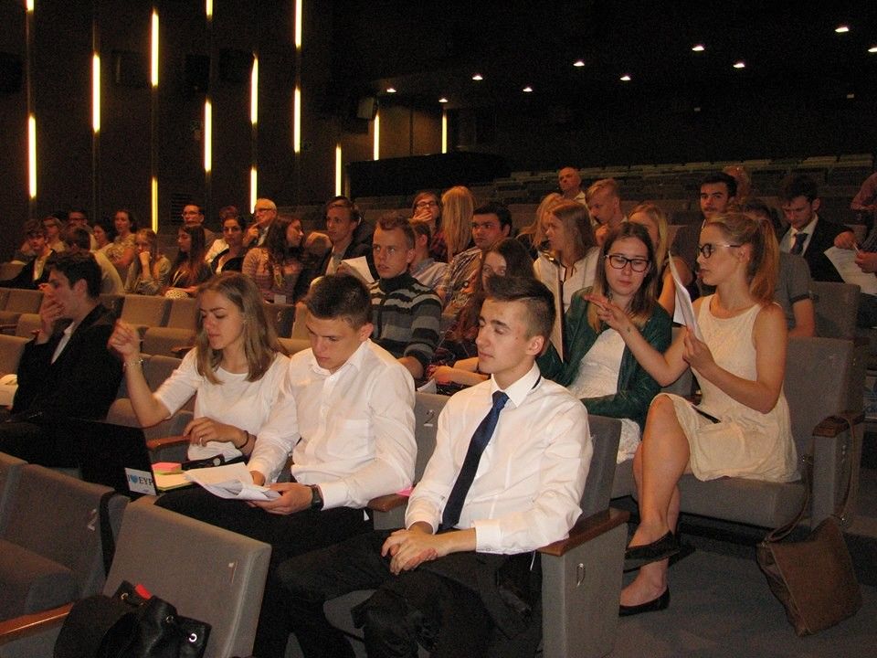 Zobacz: Młodzież na Sesji Wojewódzkiej