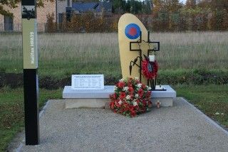 Pomnik ofiar katastrofy samolotu Halifax, który rozbił się w czasie II Wojny Światowej w pobliżu Olen
