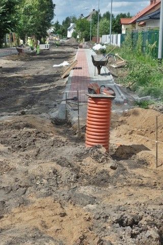 Budowa sieci i przykanalików kanalizacji deszczowej oraz drenażu wraz z budową i przebudową nawierzchni drogowych