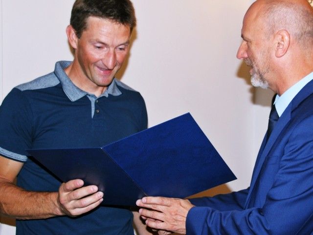 Zobacz: Wiosła w górę Ultramaratończyk uhonorowany przez burmistrza