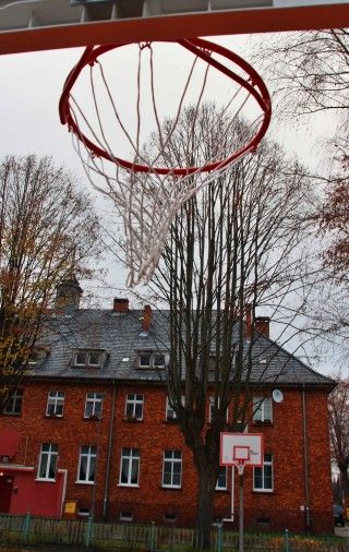Inwestycje miejskie: boisko do koszykówki przy ulicy Kołobrzeskiej